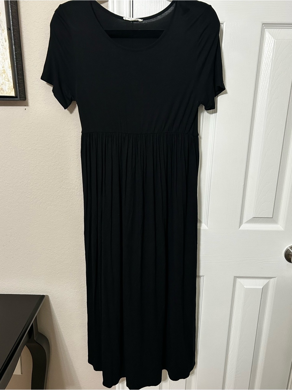 Black Short-Sleeve Maxi Dress with Gathered Waist size S